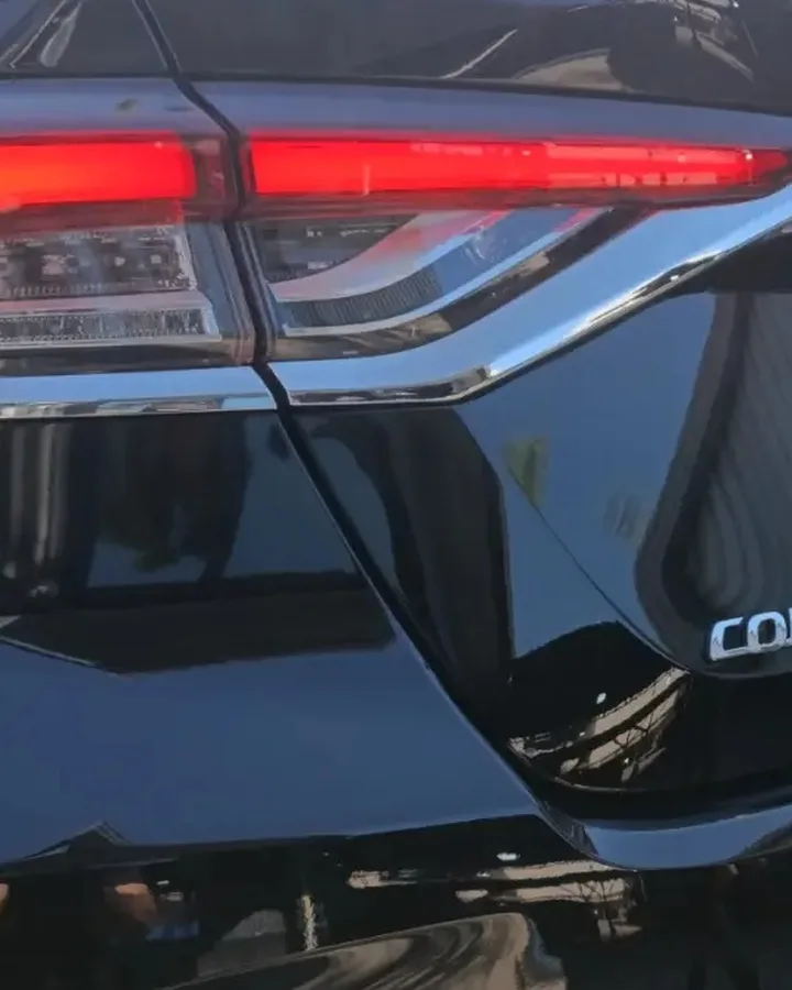 Lanterna traseira do Toyota Corolla preto